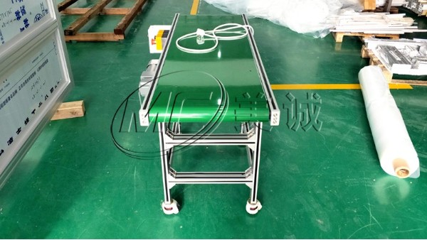 移動(dòng)式皮帶輸送機(jī) 移動(dòng)式皮帶輸送機(jī)